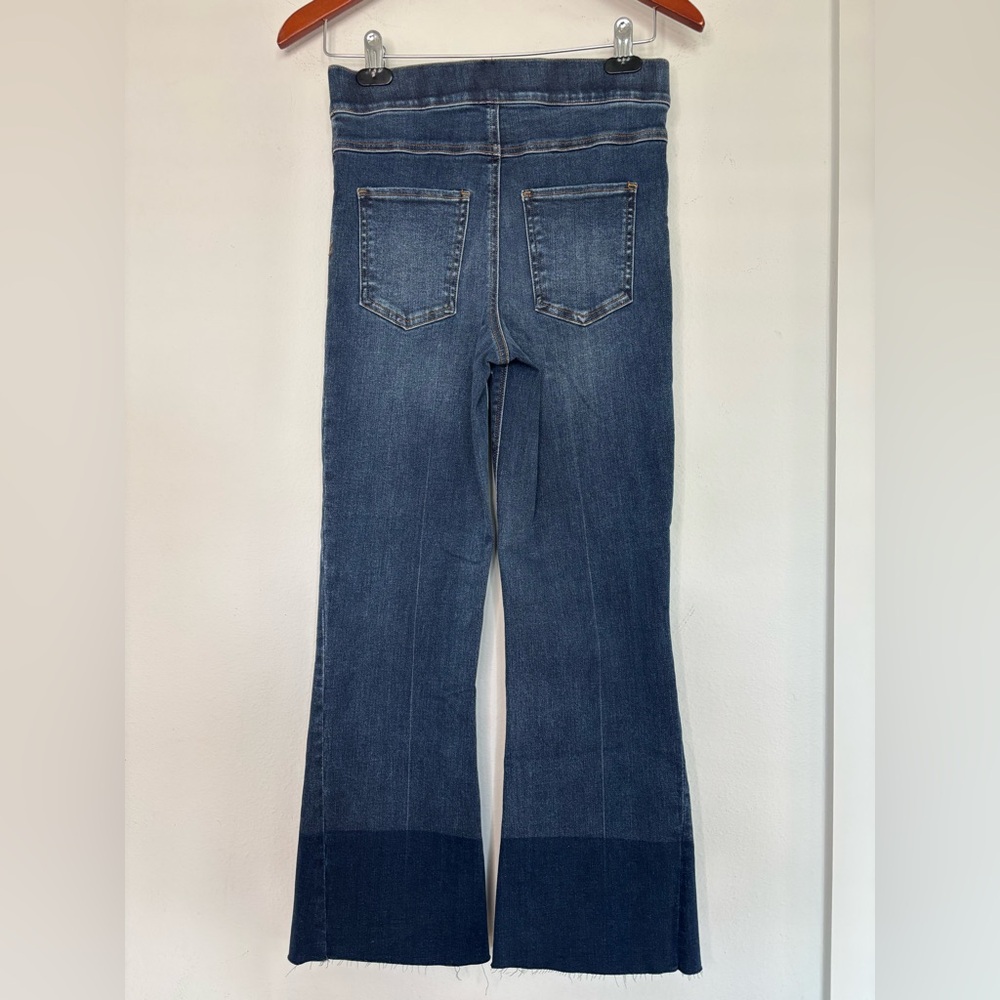 SPANX NWT MEDIUM WASH CROPPED FLARE JEANS SZ SMALL - Picture 5 of 8
